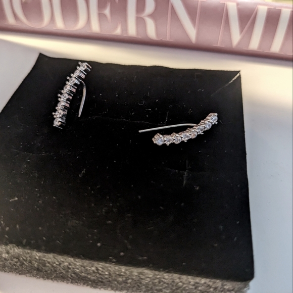 2 pairs of Ear Cuffs Hoop Climber - Picture 2 of 2